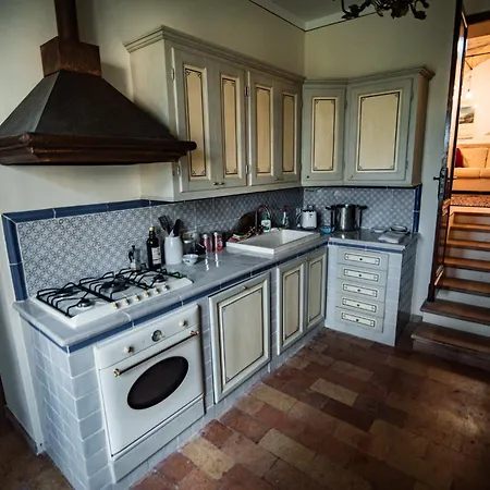 Konukevi Palazzo Capparucci - Dimora Storica 4*