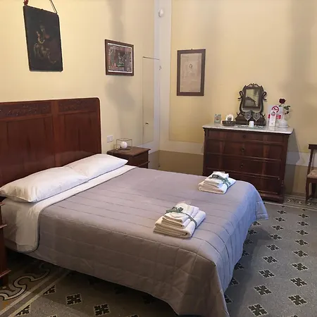 Palazzo Capparucci - Dimora Storica 4*