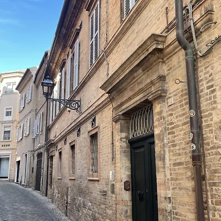 Konukevi Palazzo Capparucci - Dimora Storica 4*