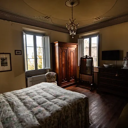 Palazzo Capparucci - Dimora Storica Konukevi 4*