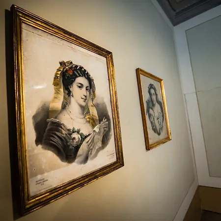 Palazzo Capparucci - Dimora Storica 4*