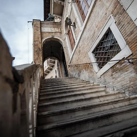 Palazzo Capparucci - Dimora Storica Konukevi 4*