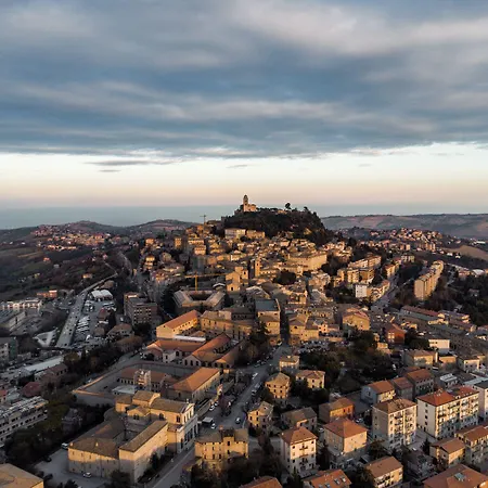 Konukevi Palazzo Capparucci - Dimora Storica Fermo