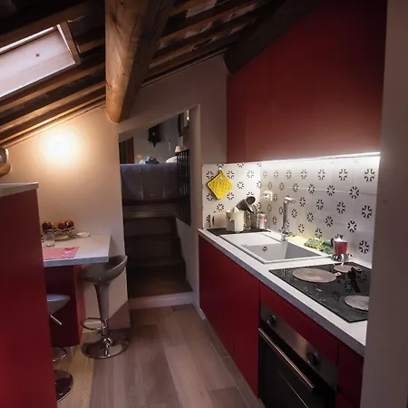 Palazzo Capparucci - Dimora Storica 4*